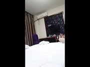居家美骚妇口活很是棒 用心给炮友舔 然后啪啪 叫的淫荡很是诱人